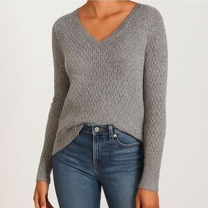American Eagle Gray V Neck Long Sleeve Sweater Size XS
